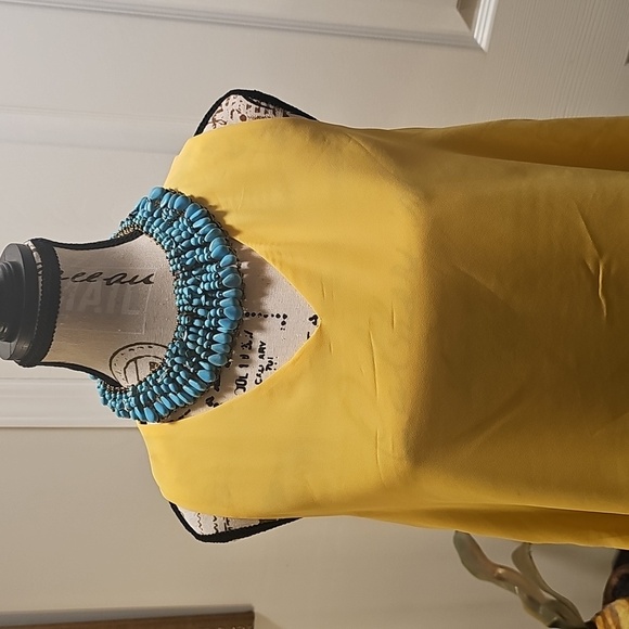 Sleveless Lemon Yellow 3 Layer Chiffon Blouse. - Picture 5 of 14